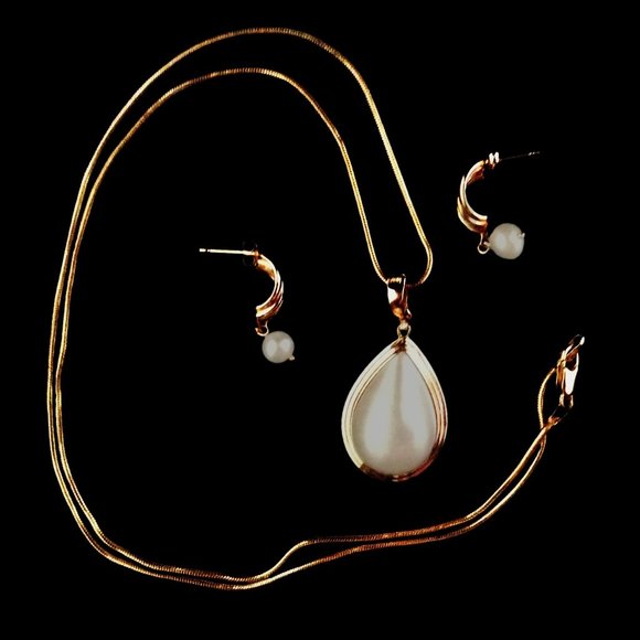 14K Gold Pearl Necklace - FREE AUTHENTICATION - Picture 11 of 11